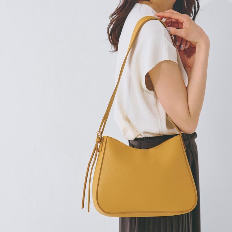 グローブ(grove)のダブルバックルラウンドワイドショルダー ショルダーバッグ