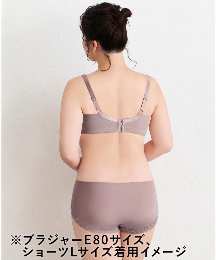 ワコール(WACOAL)の【小さく見せるブラ】レーシィ コンパクトにメイク／BRB4532
