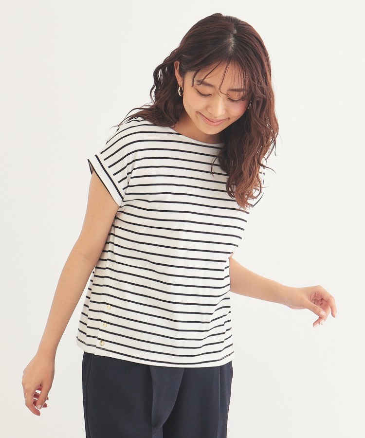 インデックス(index)の《5color》サイドボタン付き フレンチスリーブトップス【接触冷感/洗濯機洗い可】 オフホワイト(303)