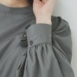 インデックス(index)のコサージュ付きタックパフブラウス【洗濯機洗い可/イージーアイロン】19