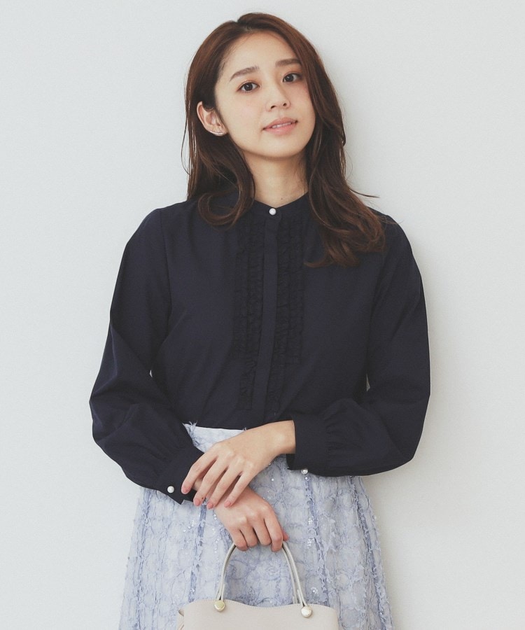 andGIRL掲載》フリルバンドカラーシャツ【洗濯機洗い可 andGIRL掲載》フリルバンドカラーシャツ【洗濯機洗い可