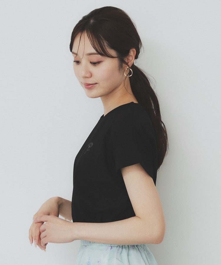 インデックス(index)の《6色展開/S-3Lサイズ》フラワー刺繍Tシャツ【汗ジミ防止/吸水速乾/接触冷感/UVケア/洗濯機洗い可】11
