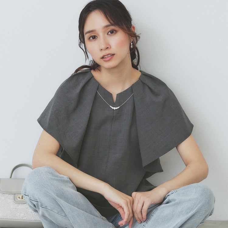 インデックス(index)の《7色展開/S-LLサイズ》フリルタックスリーブキーネックブラウス【吸水速乾/洗濯機可/イージーアイロン/抗ピル】 シャツ・ブラウス