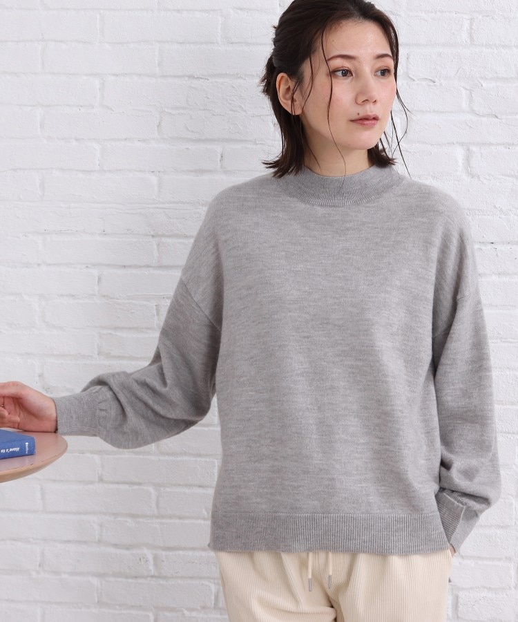 シンプルなデザインで着回し力抜群!ウール混ハイネック ニット