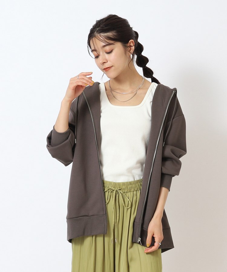 ダンボールゆったりパーカー(パーカー) SHOO・LA・RUE(シューラルー)| ワールド オンラインストア WORLD ONLINE STORE SHOO・LA・RUE シューラルー 袖のゆるっと感がこなれ感を演出!ドルマン ビッグ プルオ―バー