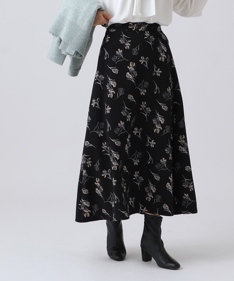 シューラルー(SHOO・LA・RUE)の大人フェミニン 線画フラワープリントスカート2
