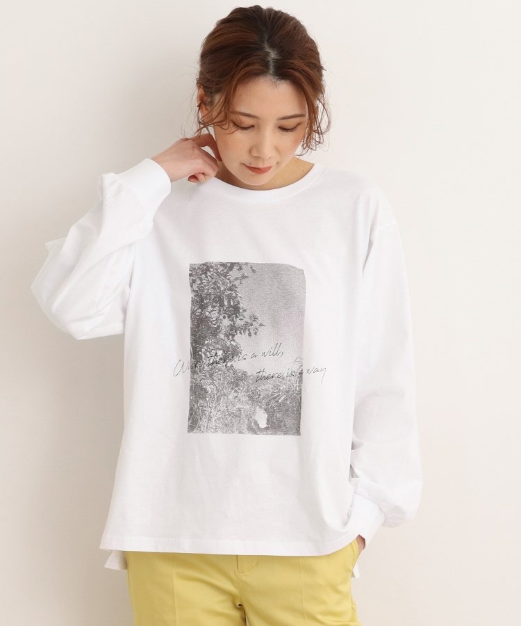 シューラルー(SHOO・LA・RUE)の色違いで揃えておきたい！長袖プリントTシャツ オフホワイト(103)