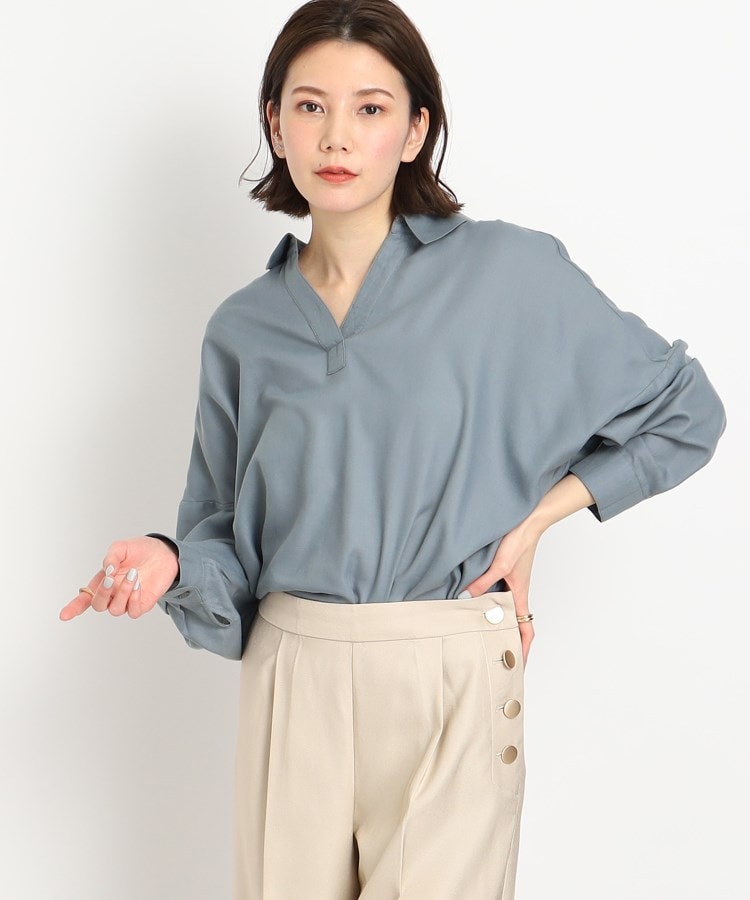 シューラルー(SHOO・LA・RUE)のドルマン衿付きシャツ ブルー(092)
