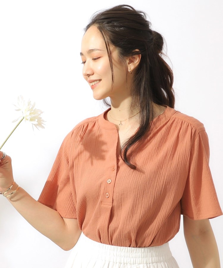 シューラルー(SHOO・LA・RUE)の【洗える】ふんわり さらさら コットンシフォン 半袖スキッパーブラウス オレンジ(067)