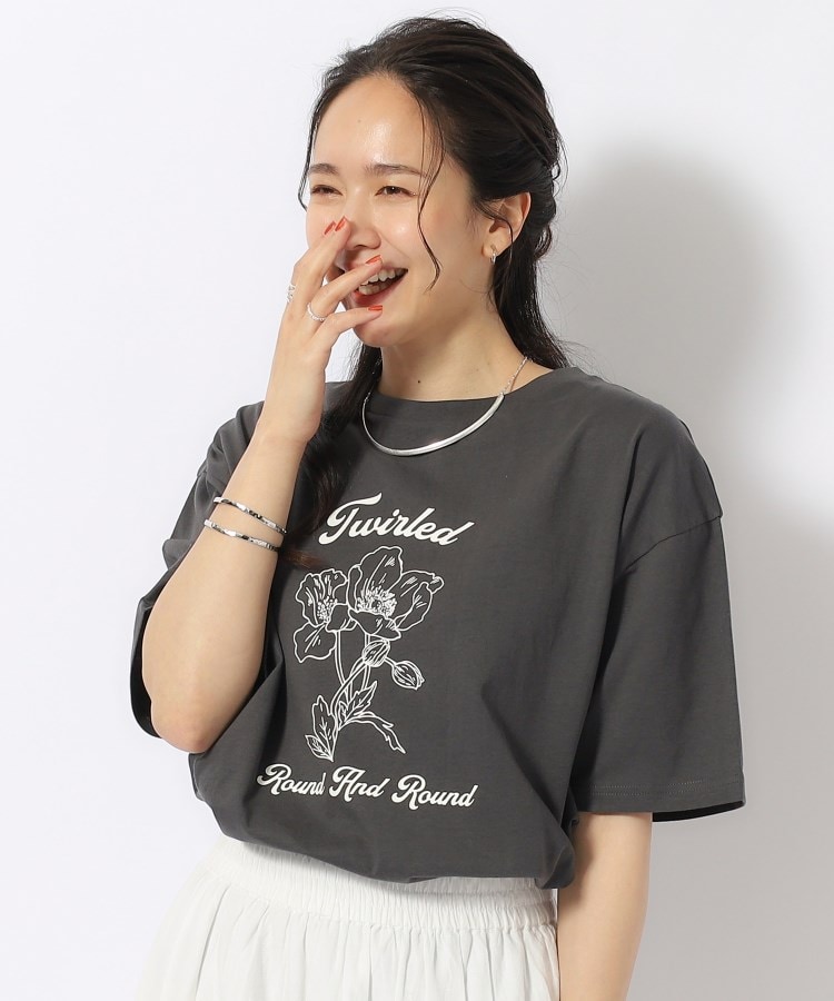 シューラルー(SHOO・LA・RUE)の【洗える/プチプラ/綿100％】グラフィック半袖ゆるTシャツ チャコールグレー(414)