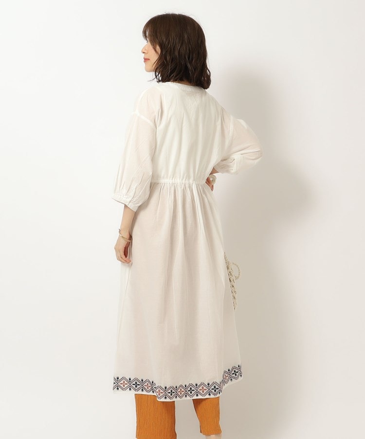 シューラルー(SHOO・LA・RUE)のさらりと着こなす インド綿 裾刺繍ワンピース2