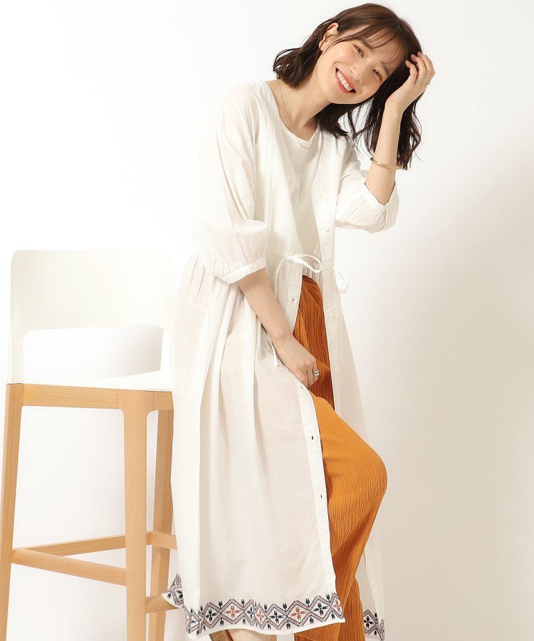 シューラルー(SHOO・LA・RUE)のさらりと着こなす インド綿 裾刺繍ワンピース ホワイト(001)