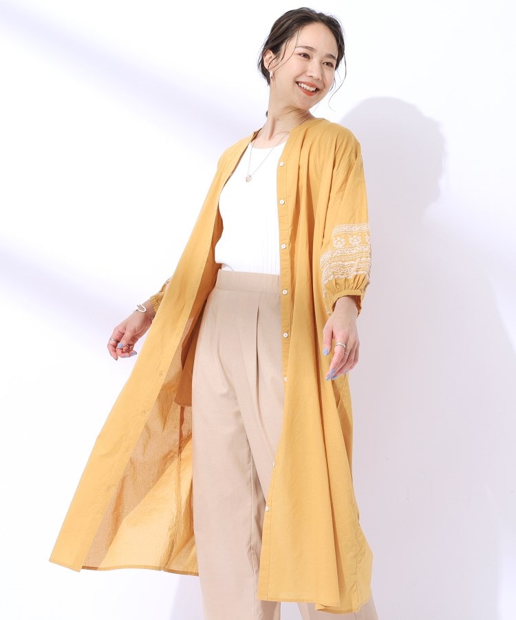 シューラルー(SHOO・LA・RUE)の【洗える/インド綿100％】ふわっと広がる お袖刺繍ワンピース マスタード(033)