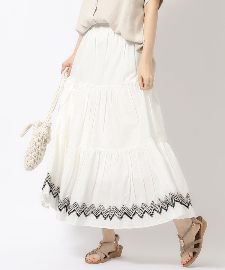 シューラルー(SHOO・LA・RUE)のふわっと揺れる インド綿 ティアード刺繍スカート ホワイト(001)