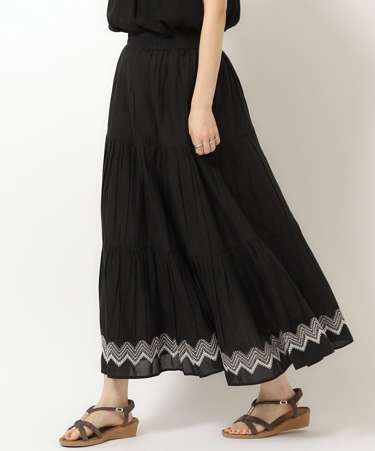 シューラルー(SHOO・LA・RUE)のふわっと揺れる インド綿 ティアード刺繍スカート ブラック(019)