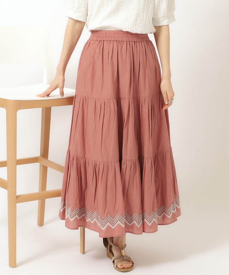 シューラルー(SHOO・LA・RUE)のふわっと揺れる インド綿 ティアード刺繍スカート レッド(061)