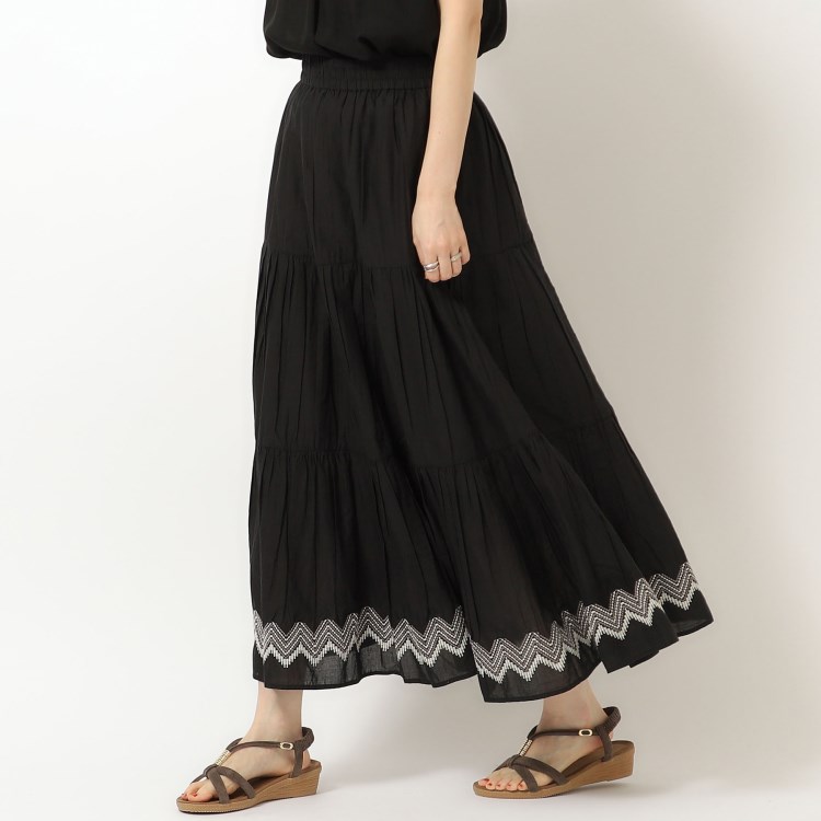 シューラルー(SHOO・LA・RUE)のふわっと揺れる インド綿 ティアード刺繍スカート マキシ・ロングスカート