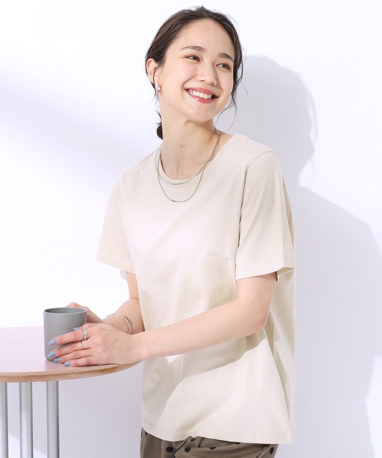 シューラルー(SHOO・LA・RUE)の【洗える】やっぱりこれが使える！ プレーンTシャツ ライトベージュ(051)