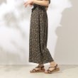 シューラルー(SHOO・LA・RUE)のコーデのアクセントに とろみ総柄ガウチョパンツ11