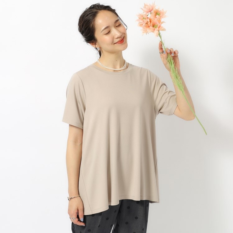 シューラルー(SHOO・LA・RUE)の【UV】後ろ姿で魅せる とろみバックデザイントップス カットソー