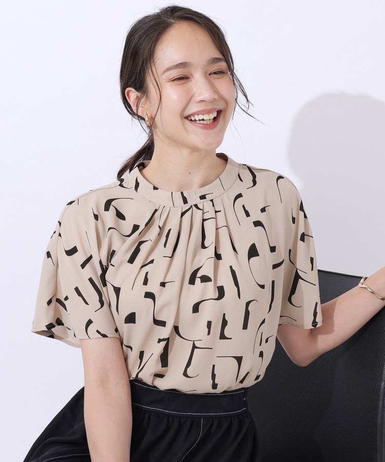 シューラルー(SHOO・LA・RUE)の【洗える】周りと差がつく プリントハイネックブラウス ベージュ(152)