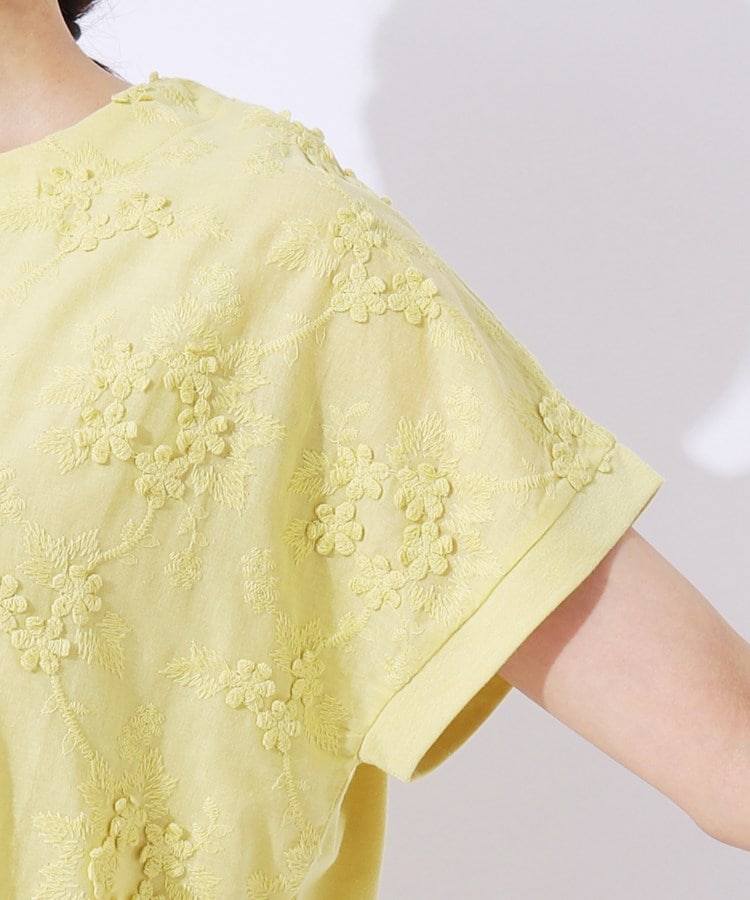 シューラルー(SHOO・LA・RUE)の【洗える】女性らしさを引き立てる フロント刺繍Tシャツ17
