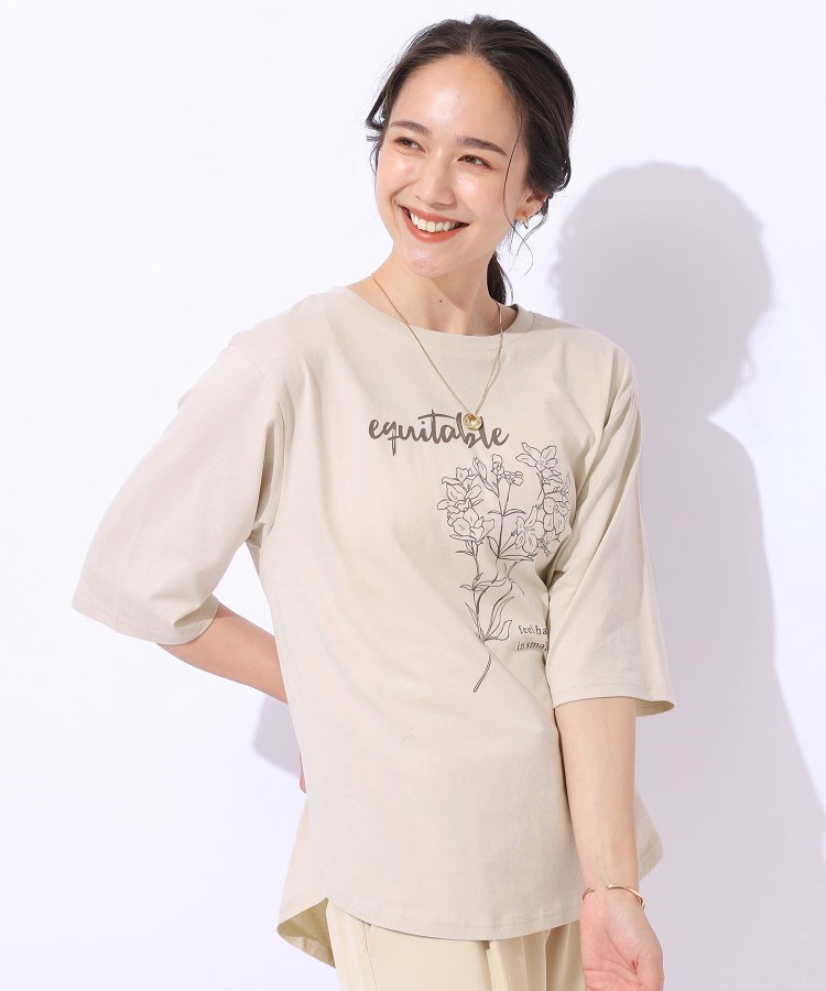 シューラルー(SHOO・LA・RUE)の【洗える/綿100%/プチプラ】アウトも決まる ラウンドヘム プリントTシャツ ライトベージュ(251)