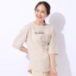 シューラルー(SHOO・LA・RUE)の【洗える/綿100%/プチプラ】アウトも決まる ラウンドヘム プリントTシャツ ライトベージュ(251)