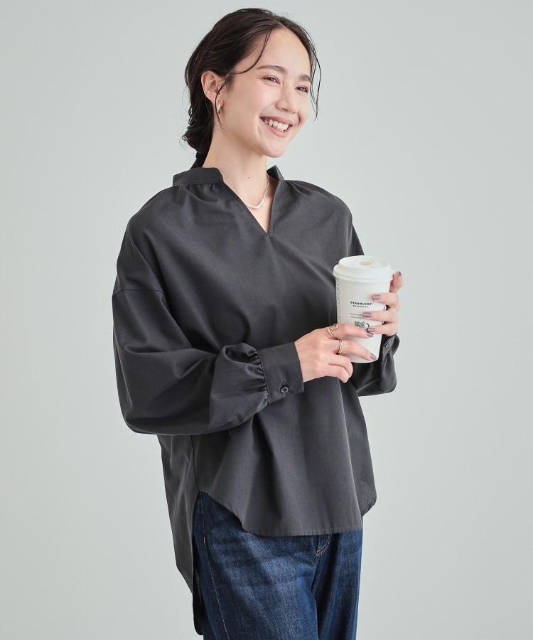 シューラルー(SHOO・LA・RUE)のオンオフ使える バックシャーリングブラウス スミクロ(018)