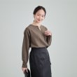 シューラルー(SHOO・LA・RUE)の【洗える/S-LL】洗濯後しわになりにくい 首元すっきりキーネックトップス10