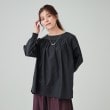 シューラルー(SHOO・LA・RUE)の【S-LL/洗える】大人可愛くきちんと感も ギャザークルーネックブラウス1
