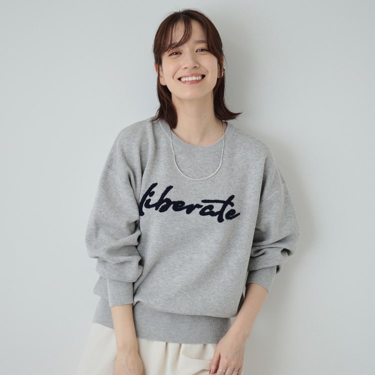 シューラルー(SHOO・LA・RUE)の【洗える/S-LL/ちくちくしにくい】優しい風合いの もこもこロゴニット ニット/セーター