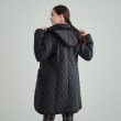 シューラルー(SHOO・LA・RUE)の【フード取り外し可/撥水加工】自然にくびれる あったかダイヤ柄キルトコート3