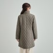 シューラルー(SHOO・LA・RUE)の【フード取り外し可/撥水加工】自然にくびれる あったかダイヤ柄キルトコート27