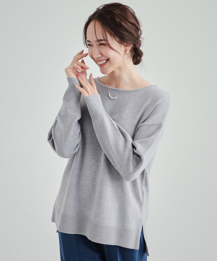 シューラルー(SHOO・LA・RUE)の【S-LL/洗える/静電気軽減】アウトでも決まる もちもち ボートネック風ニット グレー(012)