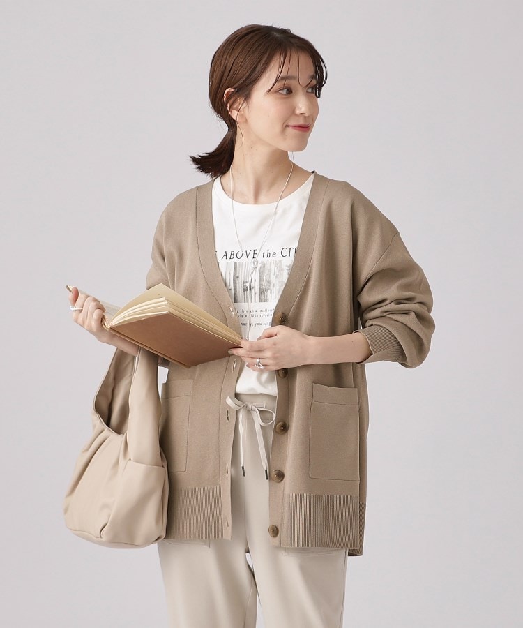軽くて柔らかい スポンディッシュ Vネックカーディガン(カーディガン/ボレロ) | SHOO・LA・RUE(シューラルー)| ワールド オンラインストア | WORLD ONLINE STORE 軽くて柔らかい スポンディッシュ Vネックカーディガン(カーディガン/ボレロ) | SHOO・LA・RUE(シューラルー)| ワールド オンラインストア | WORLD ONLINE STORE