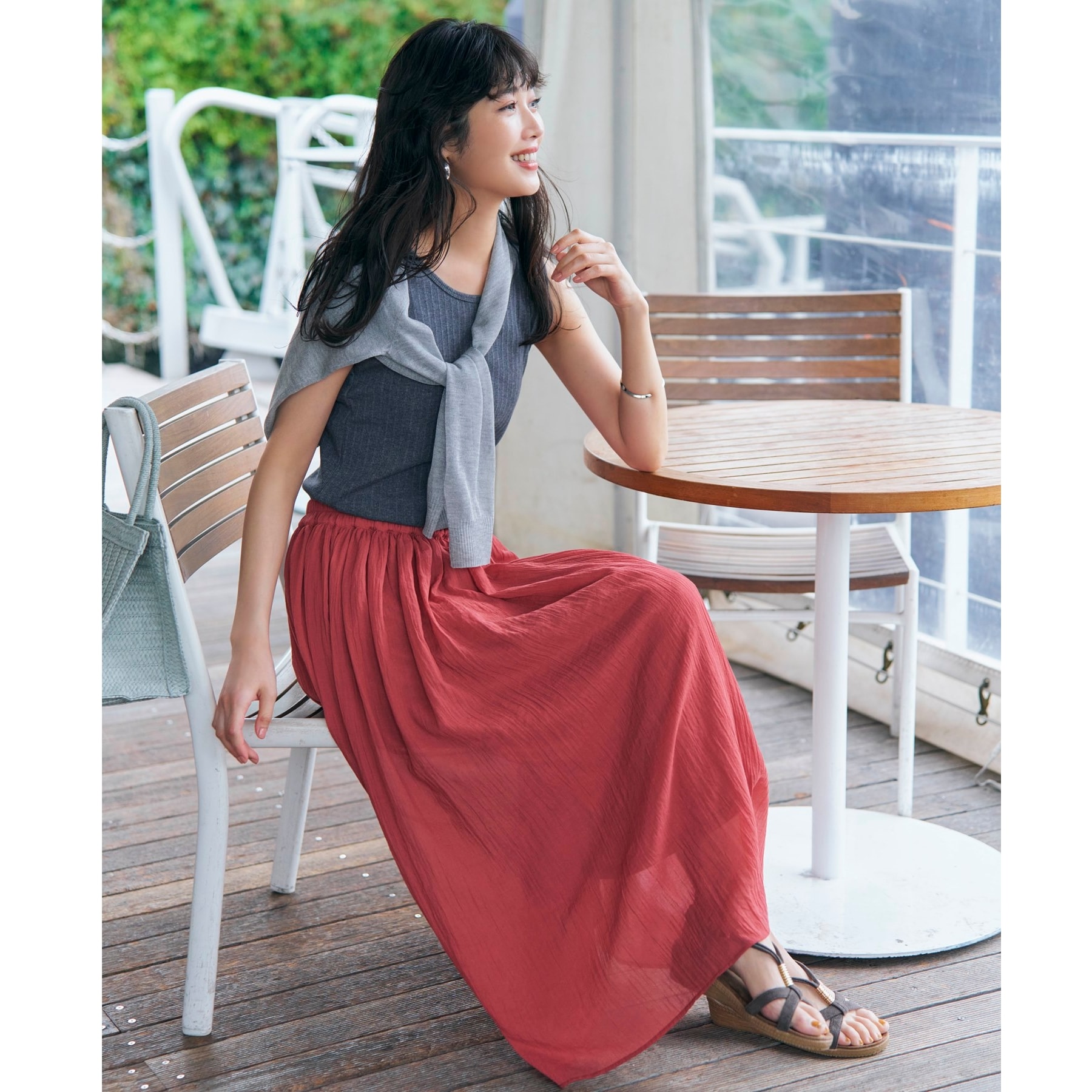 シューラルー(SHOO・LA・RUE)の【歩くたび揺れる】上品な透け感カラーボイルスカート32
