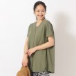 シューラルー(SHOO・LA・RUE)のさらっとゆったり カノコVネックトップス オリーブグリーン(026)