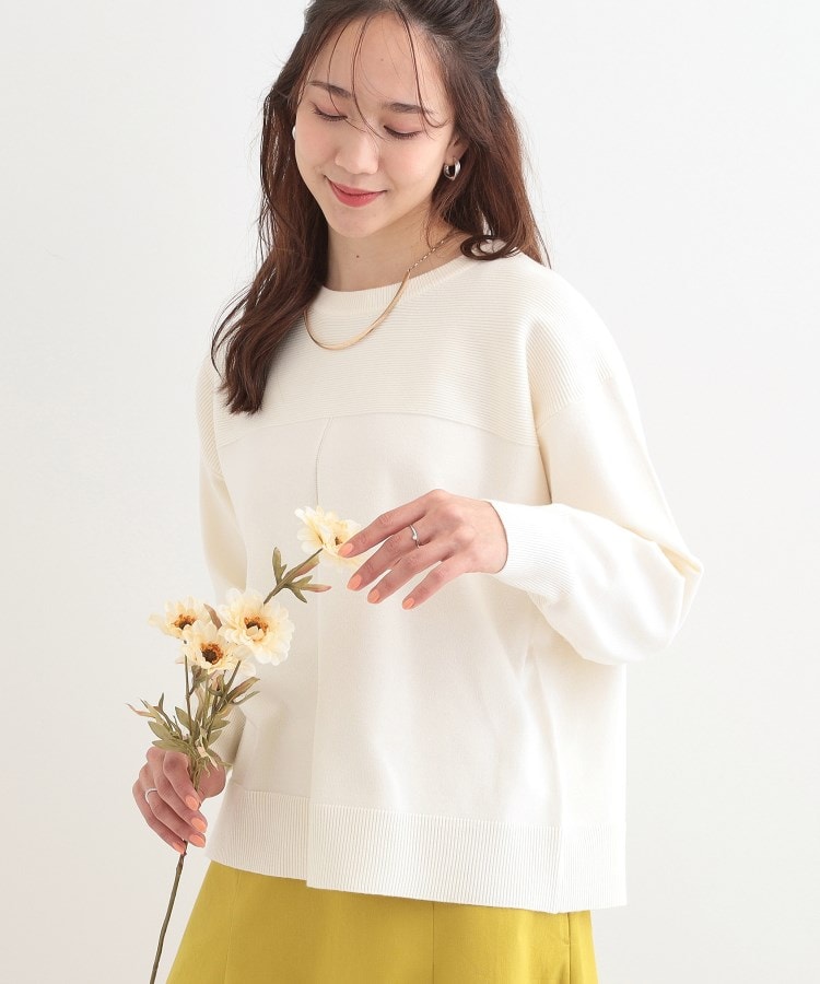 シューラルー(SHOO・LA・RUE)の【S-LL/洗える】顔回りすっきりガーター編み切り替えニット オフホワイト(003)