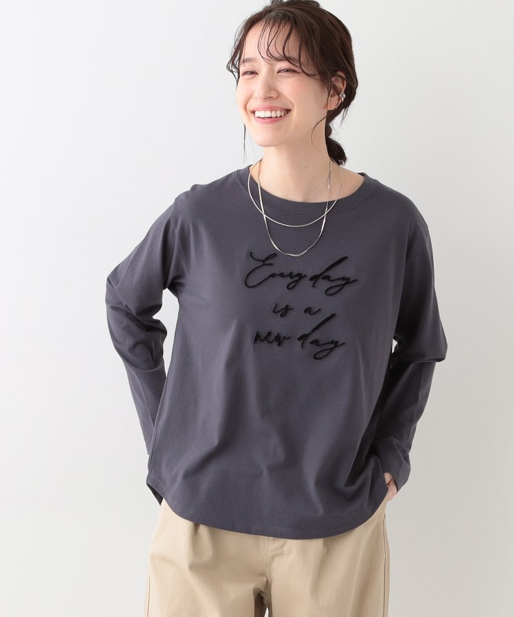 シューラルー(SHOO・LA・RUE)の【S-LL】ロゴの立体感が魅力 ブラシ刺繍ロンT5