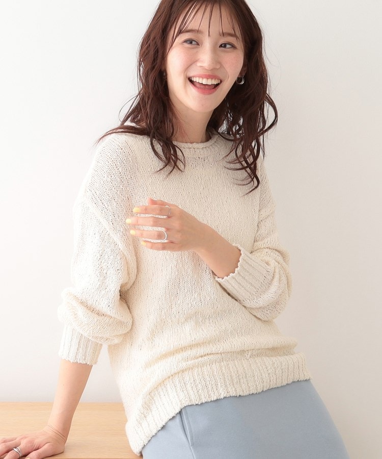 シューラルー(SHOO・LA・RUE)のさりげない凹凸感で表情豊か。ロールネックニット アイボリー(004)