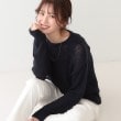 シューラルー(SHOO・LA・RUE)のさりげない凹凸感で表情豊か。ロールネックニット ネイビー(094)