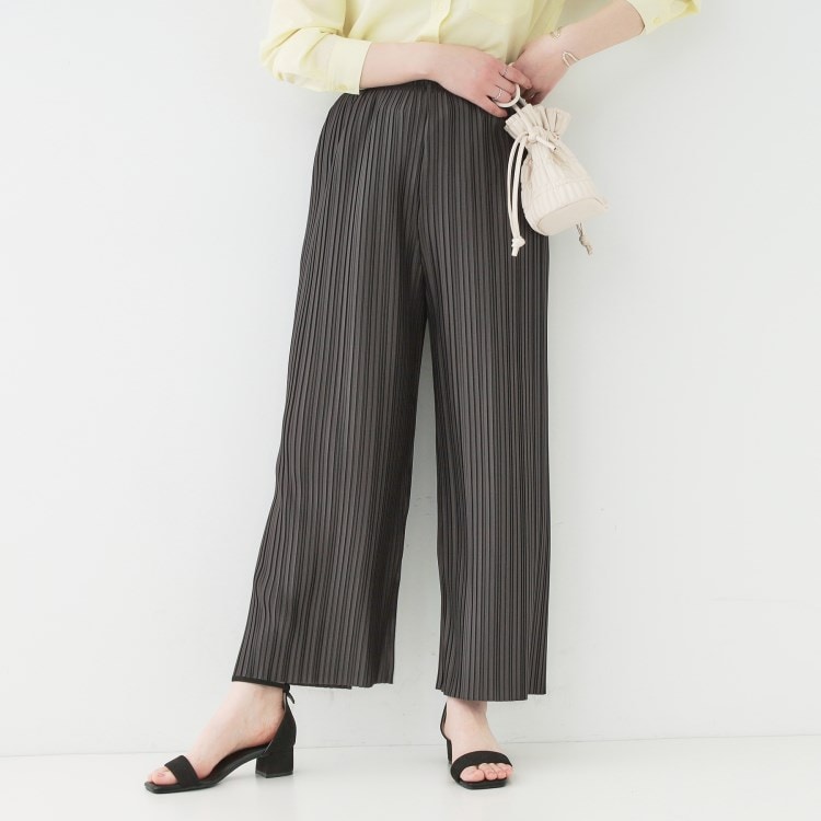 シューラルー(SHOO・LA・RUE)の【洗える/S-LL】楽してほっそり見え カットプリーツパンツ 6～9分丈パンツ