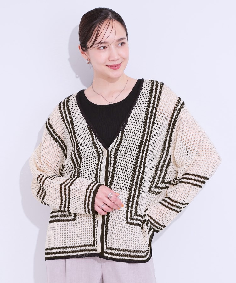 シューラルー(SHOO・LA・RUE)のレースのような編み柄が上品 Vネックカーディガン1