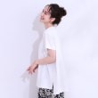 シューラルー(SHOO・LA・RUE)の【洗える/S-LL/ひんやり/UV】汗をかいても気になりにくい スリットトップス3