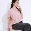 シューラルー(SHOO・LA・RUE)の【洗える/S-LL/ひんやり/UV】汗をかいても気になりにくい スリットトップス ピンク(071)