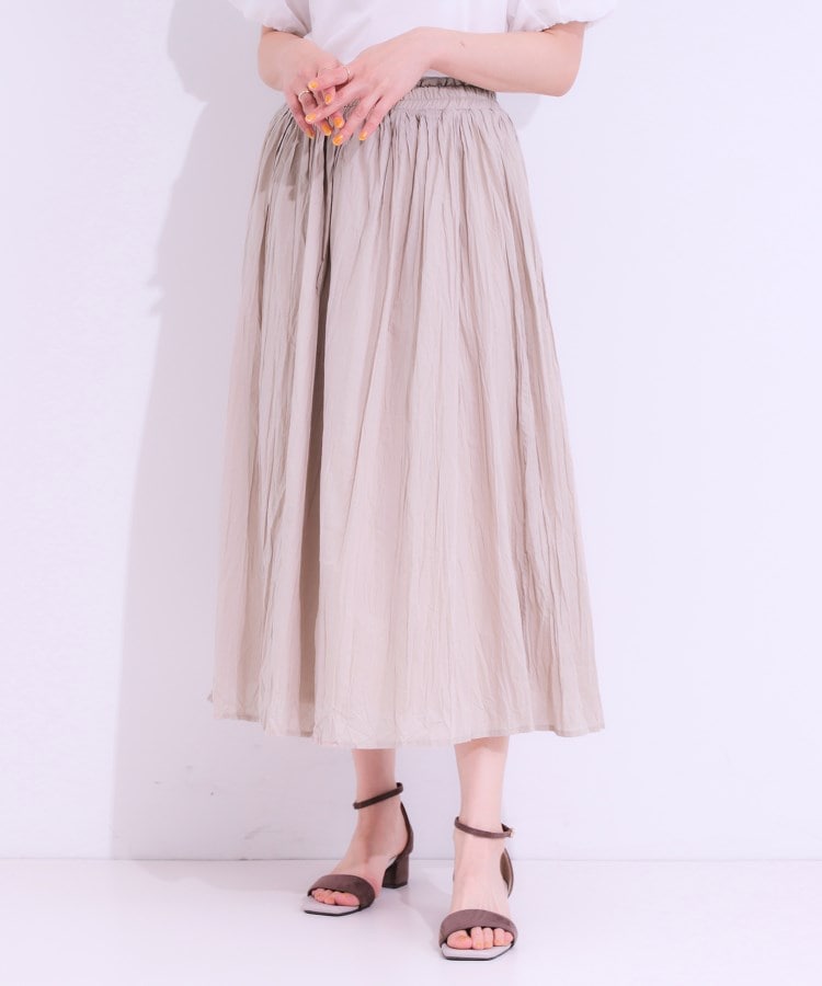 ナチュラルなシワ加工が大人っぽい エアリーロングスカート