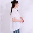 シューラルー(SHOO・LA・RUE)の【S-LL/接触冷感】後ろ姿も抜かりなく インせず着られる バックギャザーシャツ2