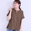 シューラルー(SHOO・LA・RUE)の【洗える/S-LL/プチプラ】梨地バンドカラーシャツ モカブラウン(042)