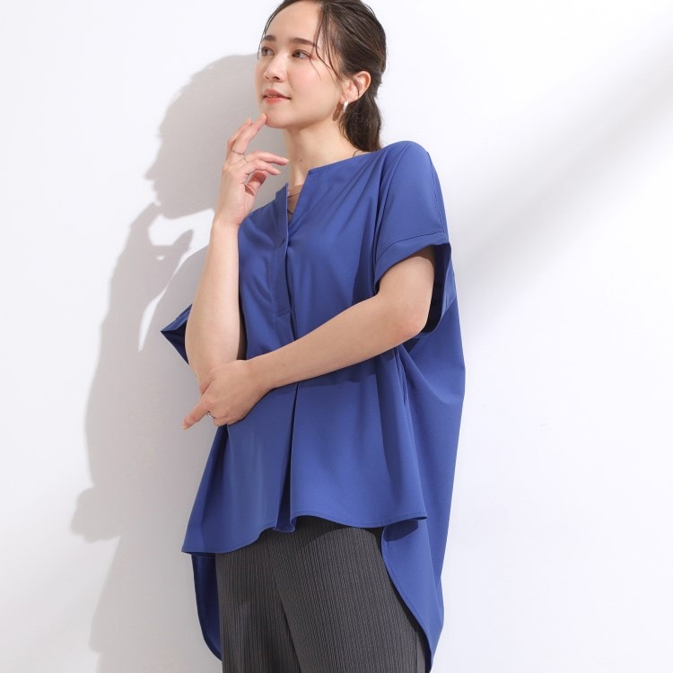 シューラルー(SHOO・LA・RUE)のさらりとしたタッチが癖になるブラウスのようなスキッパー カットソー